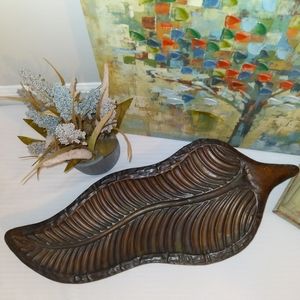 Metal leaf table decor 9x24 in.